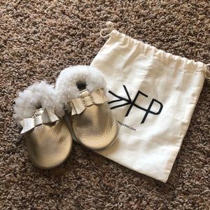 ❌SOLD LOCALLY❌ Platinum Shearling Mini Soles!